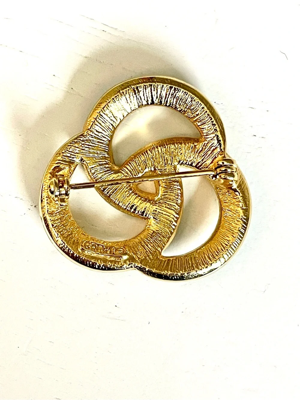 Vintage Craft Signed Teal Enamel Interlocking Love Knot Circle Brooch MCM Gold